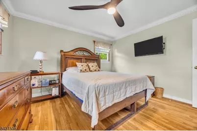 1038 Centre St, Raritan, NJ 08869 - Photo 16