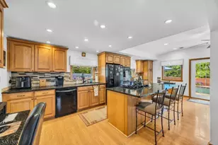 1038 Centre St, Raritan, NJ 08869 - Photo 14