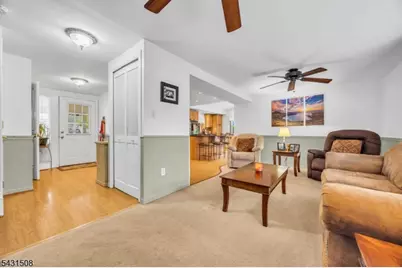 1038 Centre St, Raritan, NJ 08869 - Photo 4