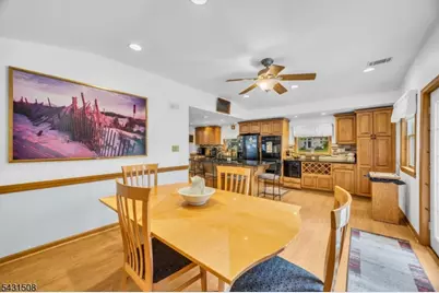 1038 Centre St, Raritan, NJ 08869 - Photo 12