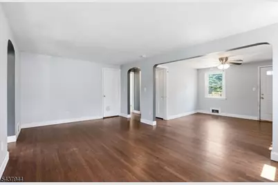 641 Greenbrook Rd, North Plainfield, NJ 07063 - Photo 10