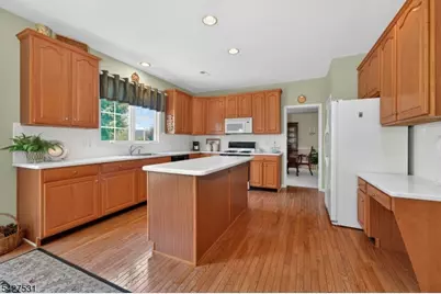 21 Surry Lane, Franklin Township, NJ 08802 - Photo 4