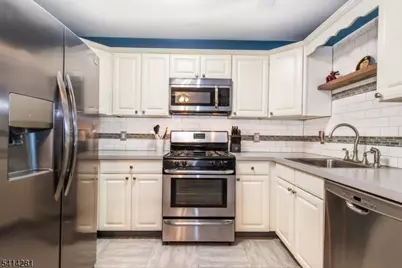 82 Sunrise Dr, Hanover Township, NJ 07981 - Photo 2