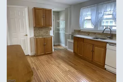 9 Royal Ave, Livingston, NJ 07039 - Photo 6