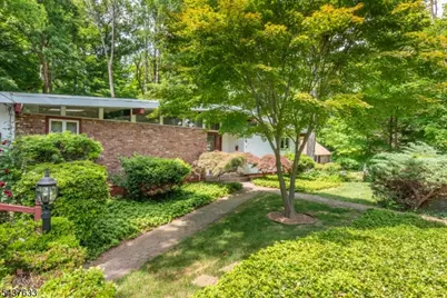 6 Mohawk Trl, Ringwood, NJ 07456 - Photo 2