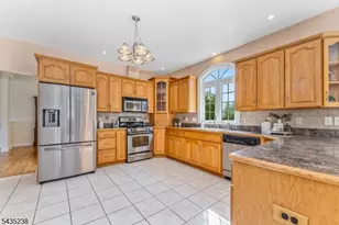 413 N Prospect St, Lopatcong Township, NJ 08865 - Photo 10