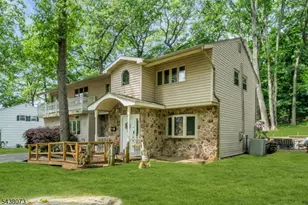 3 Kadel Dr, Mount Arlington, NJ 07856 - Photo 2