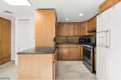 69 Columbia Ave, Jersey City, NJ 07307 - Photo 6