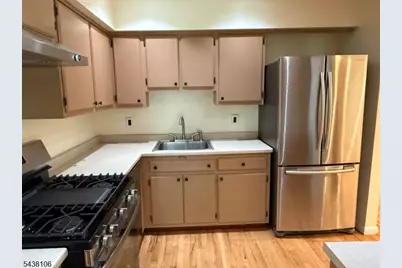 8 Stockton Ct, Parsippany, NJ 07950 - Photo 8