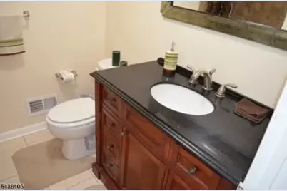 8 Stockton Ct, Parsippany, NJ 07950 - Photo 18
