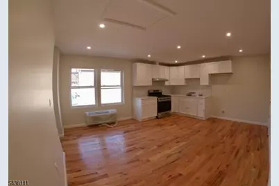 520 Bayway Ave #2B, Elizabeth, NJ 07202 - Photo 2