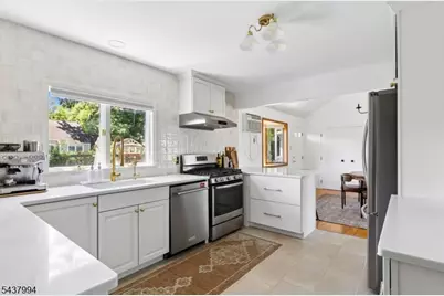329 Maplewood Ave, Kenilworth, NJ 07033 - Photo 10