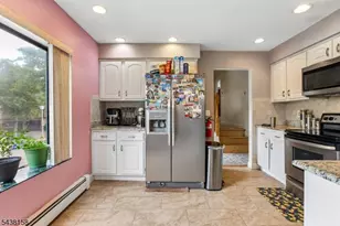 36 Hickory Hill Ct, Rockaway Township, NJ 07866 - Photo 8