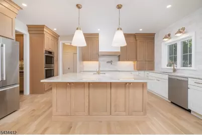 14 Holmes Oval, New Providence, NJ 07974 - Photo 2