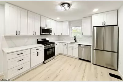 121 Henderson St, Phillipsburg, NJ 08865 - Photo 1