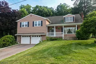 19 McKinley Dr, Rockaway, NJ 07866 - Photo 1