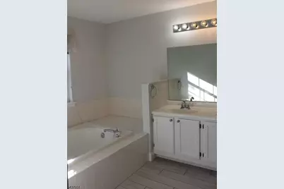 19 Cummington Ln, Raritan Township, NJ 08822 - Photo 12
