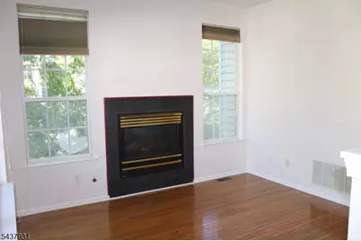 19 Cummington Ln, Raritan Township, NJ 08822 - Photo 4