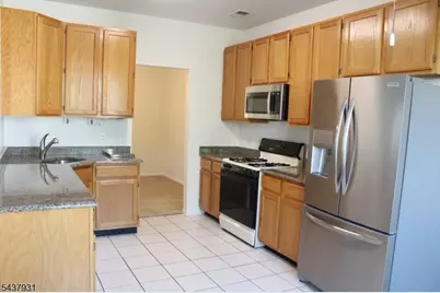 19 Cummington Ln, Raritan Township, NJ 08822 - Photo 2