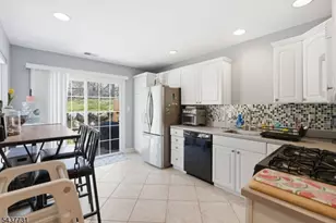 42 Pond Hollow Dr, Jefferson Township, NJ 07438 - Photo 10