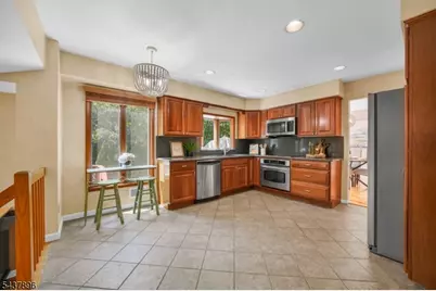 72 Agawam Dr, Wayne, NJ 07470 - Photo 10