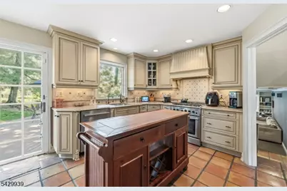 12 Wildwood Dr, North Caldwell, NJ 07006 - Photo 6