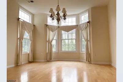 511 Kensington Ln, Livingston, NJ 07039 - Photo 4