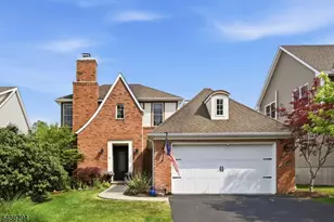 14 Bluffs Ct, Hamburg, NJ 07419 - Photo 1