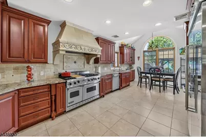 276 Northview Ter, Springfield, NJ 07081 - Photo 8