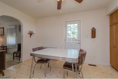 137 Valpeck Ave, Raritan, NJ 08869 - Photo 8