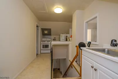 137 Valpeck Ave, Raritan, NJ 08869 - Photo 16