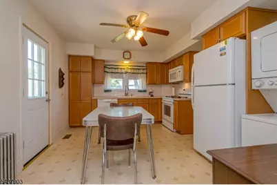 137 Valpeck Ave, Raritan, NJ 08869 - Photo 6