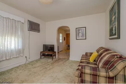 137 Valpeck Ave, Raritan, NJ 08869 - Photo 4