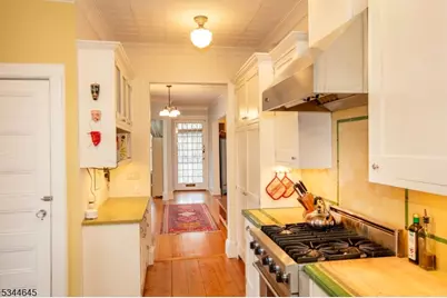 110 Montclair Ave, Montclair, NJ 07042 - Photo 16