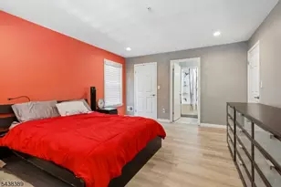 811 Waterford Dr, Edison Twp., NJ 08817 - Photo 6