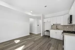 1119 Hampton Pl, Elizabeth, NJ 07201 - Photo 4