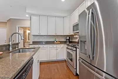 17 Lara Pl, Warren Township, NJ 07059 - Photo 4