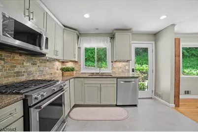7 Molly Stark Dr, Morris Township, NJ 07960 - Photo 12