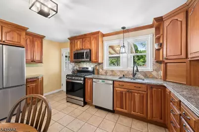 336 Vanderveer Rd, Bridgewater, NJ 08807 - Photo 8