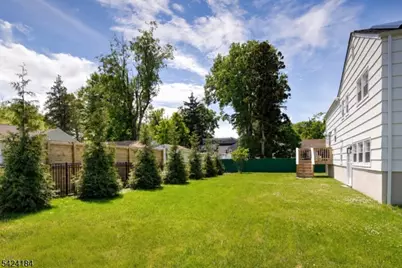 305 Buttfield Dr, Plainfield, NJ 07060 - Photo 24