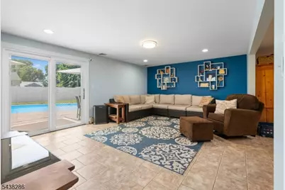 15 Kuiken Ct, Wayne, NJ 07470 - Photo 24