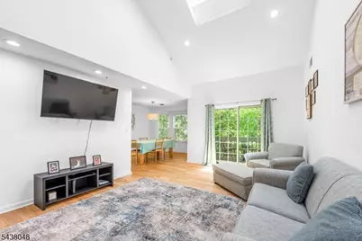 129 Autumn Ct, Roxbury Township, NJ 07852 - Photo 4