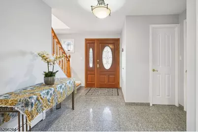 7 Mansfield Ct, Livingston, NJ 07039 - Photo 2