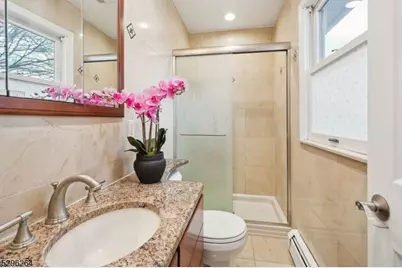 7 Mansfield Ct, Livingston, NJ 07039 - Photo 18