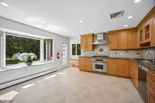7 Mansfield Ct, Livingston, NJ 07039 - Photo 6