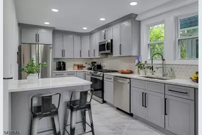 34 Cloverhill Pl, Montclair, NJ 07042 - Photo 8