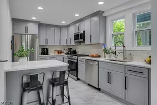 34 Cloverhill Pl, Montclair, NJ 07042 - Photo 8