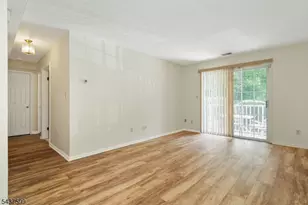 110 Stratford Pl, Bridgewater, NJ 08805 - Photo 4