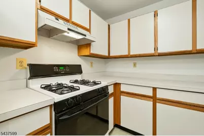 110 Stratford Pl, Bridgewater, NJ 08805 - Photo 14