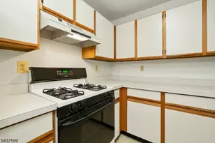 110 Stratford Pl, Bridgewater, NJ 08805 - Photo 14